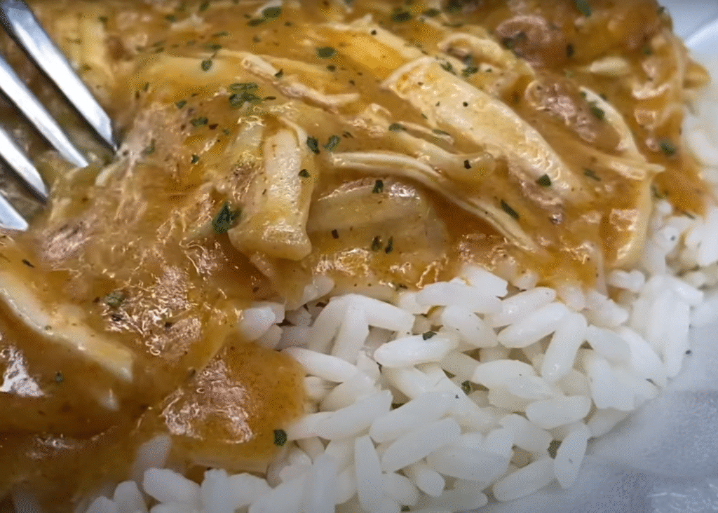 How to make classic chicken rice and gravy at home